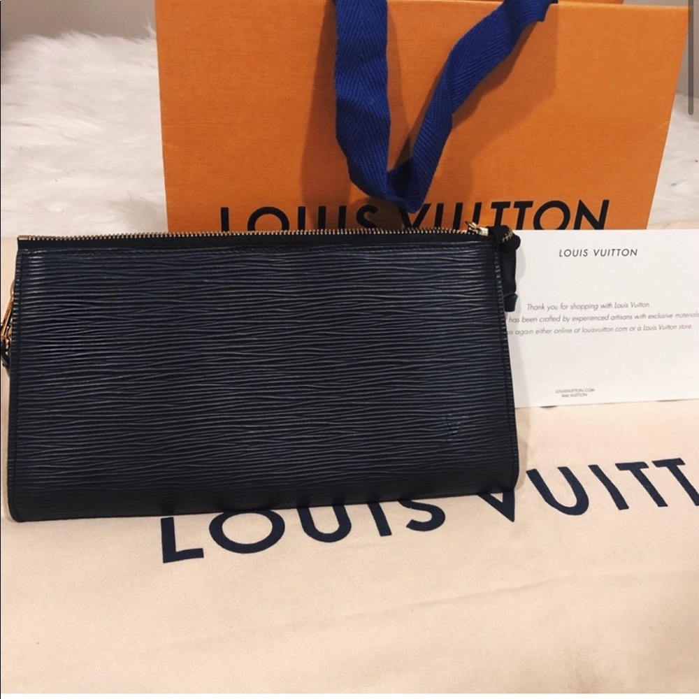 Louis Vuitton Epi Pouchette/ Wristlet